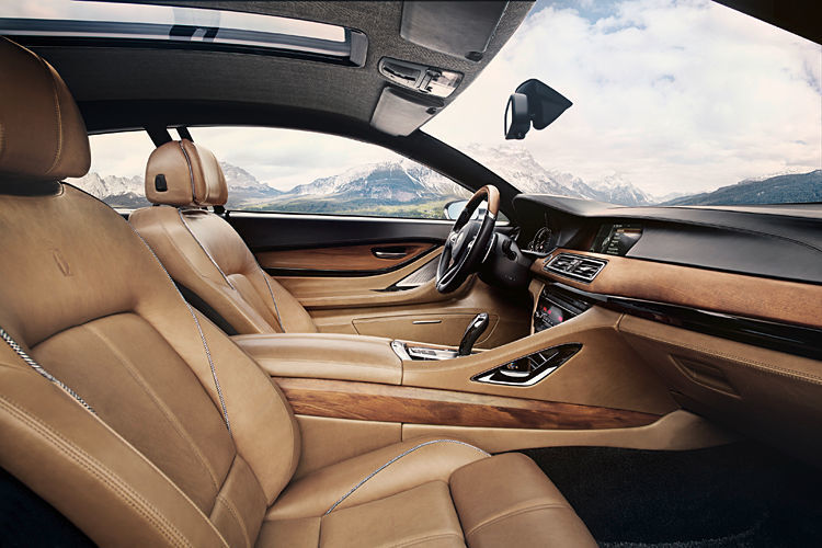 Die eigens von Pininfarina gestalteten Sitze in Front und Fond umschließen Fahrer und Mitfahrer mit sportlichem Seitenhalt und bieten gleichzeitig höchsten Komfort. (BMW)