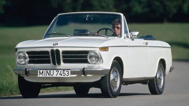 Auch als kostspieliges Cabrio sorgte die 02-Reihe für Furore. (Bild: BMW AG)