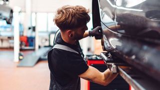 Die Fachkräftestrategie des Kfz-Gewerbes zeigt Wirkung: Die Ausbildungsbetriebe in Baden-Württemberg melden ein Plus bei der Zahl der abgeschlossenen Verträge von 7,7 Prozent. (Bild: ProMotor)