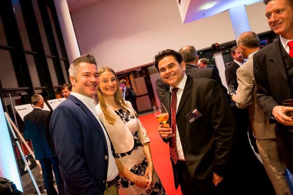 Imressionen von der After-Cocktail-Party: Die Gäste von TDK Lambda (Fotograf/Copyright:Fotograf/Copyright: Stefan Bausewein/Vogel Business Media)
