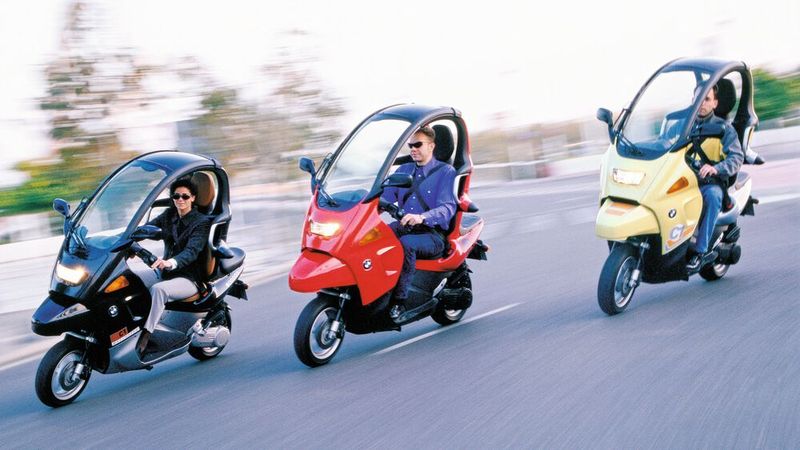Ein Novum war auch der „Scooter mit Dach“, der C1, der als erstes Einspurfahrzeug eine Sicherheitszelle aufwies. Gebaut wurde er von 2000 bis 2003 beim Karosseriebauunternehmen Bertone. Die Motoren waren wie bei der 650 von Rotax (Österreich). (Bild: BMW)