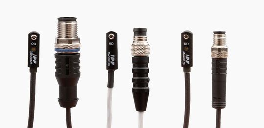 Die neue Generation an Zylindersensoren für Pneumatikzylinder sind für ein breites Einsatzspektrum selbst unter rauen Umgebungsbedingungen ausgelegt: der MZA70126 mit M12-Stecker (links), der MZA70176 mit M8-Stecker (rechts) und der MZA70156 mit M8-Stecker für Einsatztemperaturen bis +130° (Mitte). (Bild:  ipf electronic)