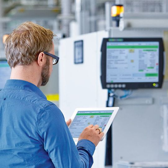 Bild 1: Neben der Programmierung ermöglicht die Engineering-Umgebung PC Worx Engineer auch die Visualisierung des Gesamtsystems. Bild 1: Neben der Programmierung ermöglicht die Engineering-Umgebung PC Worx Engineer auch die Visualisierung des Gesamtsystems.