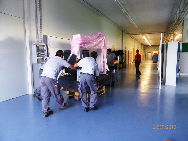 Installation d'une nouvelle machine à mesurer 3D au Technopôle de Sainte-Croix. (Image: CPNV (Photographie de M. Cachemaille pour le JSCE))