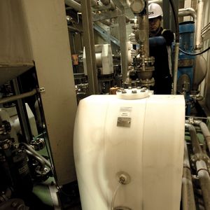 Would you associate expensive jewelry with harsh and demanding process conditions such as these? Pumping abrasive media needed in the tarnishing of metals calls for highly wear–resistant equipment: This sturdy housing contains a rugged and versatile solid body plastic AODD pump.