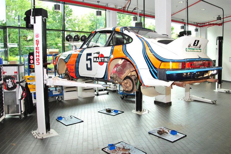 Der originale Rallye-911er wird für den nächsten Ausritt wieder fit gemacht. (Foto: Dominsky)