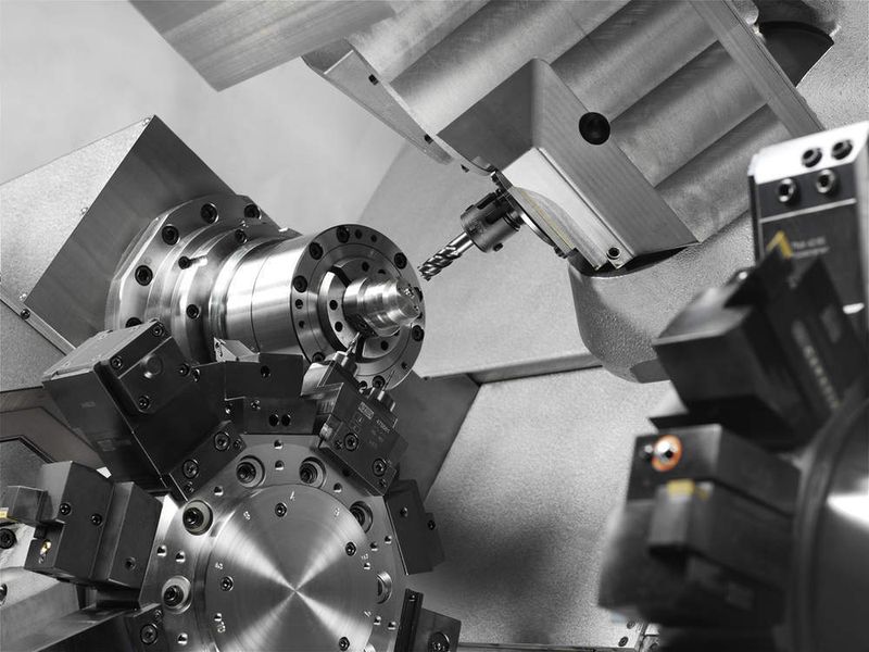 Bild 3: Fräseinheit mit einer maximalen Leistung von 10 kW und einem Drehmoment von 52 Nm; der Schwenkbereich beträgt ±95°. (Archiv: Vogel Business Media)