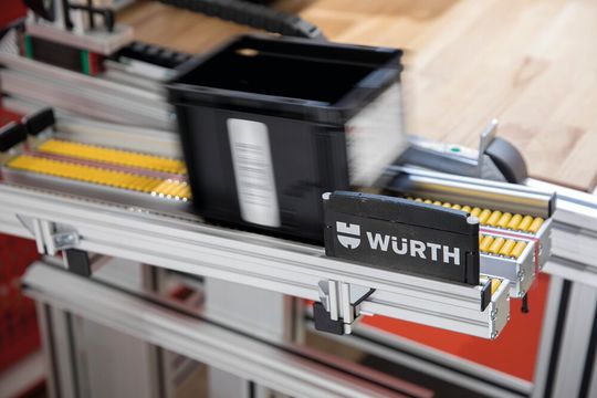 Würth wurde für seine Einfälle hoch jetzt geehrr! Denn der Würth Industrie Service überzeugte etwa mit dem sogenannten I-Placer, einem RFID-System, das überall platziert werden kann, um C-Teile-Bestellvorgänge und auch noch die Bestandsverwaltung zu unterstützen. Würth wurde für seine Einfälle hoch jetzt geehrr! Denn der Würth Industrie Service überzeugte etwa mit dem sogenannten I-Placer, einem RFID-System, das überall platziert werden kann, um C-Teile-Bestellvorgänge und auch noch die Bestandsverwaltung zu unterstützen.