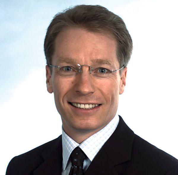 Dr. Jürgen Spitzer, Leiter Prozessinstrumentierung, Siemens-Division Industry Automation: „In der Füllstandmesstechnik sehen wir die Anwender vor große Herausforderungen gestellt: Raue Umgebung, schwierige Messbedingungen und teilweise problematische Messstoffe erfordern individuelle und präzise arbeitende Füllstandmessgeräte. In 2011 präsentierte Siemens den Plug-and-Play-fähigen Sitrans LR560, der berührungslos mit einer Frequenz von 78 GHz arbeitet, mit dem bei Schüttgütern hervorragende Ergebnisse erzielt werden. Die kürzlich erschienene Variante des Sitrans LR250 mit gekapselter Antenne (PVDF) mit SIL2 ist bestens geeignet für die Messung von Flüssigkeiten in der chemischen Industrie. Selbstverständlich arbeiten wir auch für 2012 – und speziell zur Achema – an weiteren innovativen und nutzerfreundlichen Produkten der Füllstandmesstechnik.“ (Bild: Siemens)