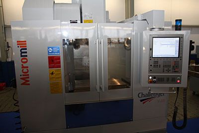 Neu im Portfolio von Volz ist auch das vertikale Bearbeitungszentrum Micromill Challenger V 20 mit der Heidenhain-Steuerung TNC 620, einer 10000er-Spindel und einem 24-fach Werkzeugwechsler. Die Verfahrwege in X, Y und Z betragen 800, 500 und 500 mm. (Archiv: Vogel Business Media)