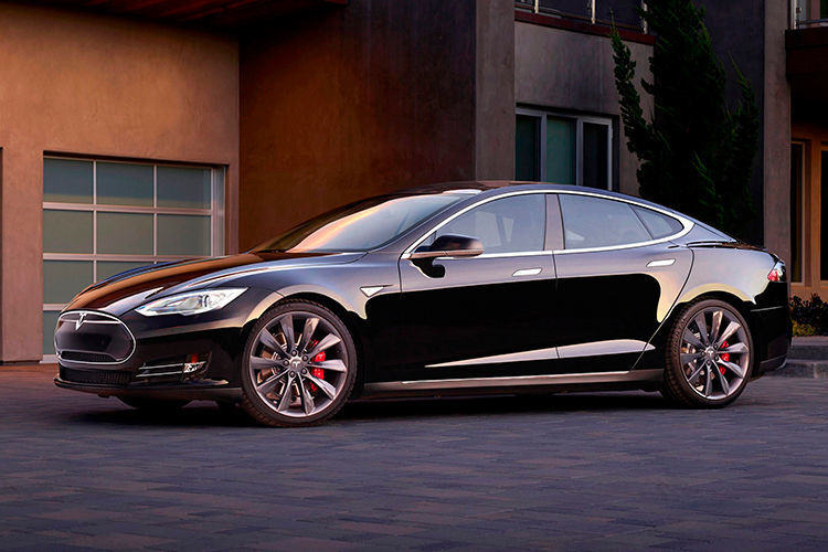 Das Tesla Model S 100D schafft im Realbetrieb bei defensiver Fahrweise rund 400 Kilometer. (Tesla)