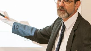 „Nach wie vor wird das Silo als verfahrenstechnischer Apparat unterschätzt. Schüttgutprozesse lassen sich aber nur optimieren, wenn das Silo als Teil der Gesamtanlage verstanden wird.“ Harald Heinrici, Sachverständiger und Geschäftsführer bei Schwedes und Schulze, Programmbeirat des Schüttgut-Forums (Bild: PROCESS)