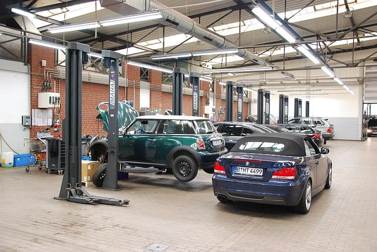 Mit ihrem Sheddach bietet die 100 Jahre alte Halle auch heute noch einen hellen und angenehmen Arbeitsplatz. (Foto: Rosenow)