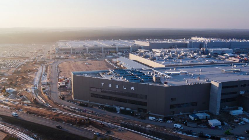 Tesla hat im Werk in Grünheide neue Beschäftigte eingestellt. (Bild: Tesla)