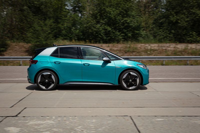 Los geht es mit einer „First Edition“ des ID 3. (Bild: VW)