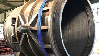 Die Verstärkungsrippen für diese Stahlgießpfanne wurden mit einer vorgegebenen Torsion gebrannt. (Bild: Wessel GmbH Kessel und Apparatebau)