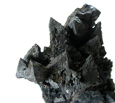 Baryt Risikoklasse: mittel Einsatzfelder: Als Bohrspülung und Füllstoff verwendet und zur Herstellung von BA-Chemikalien, Schwerbetonzuschlag und Kontrastmittel Preisentwicklung: niedrig Substitutionsmöglichkeiten: Kann ersetzt werden Zukunftsrelevanz: Für Zukunftstechnologien spielt der Stoff wohl keine große Rolle Politisches Risiko: niedrig (Bild:Rob Lavinsky, irocks.com unter CC-BY-SA 3.0 Lizenz, wikicommons)