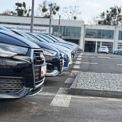 Neuwagen etwas weniger interessant, Gebrauchtwagen gefragter: Das Interesse potenzieller Käufer hat sich im vergangenen halben Jahr laut einer Umfrage verschoben. (Bild: Achter – VCG)