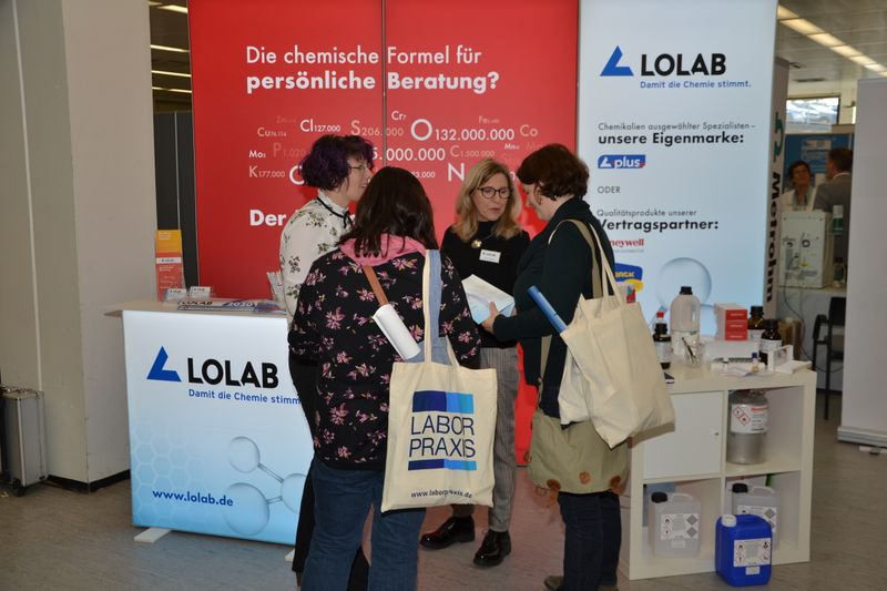 Impressionen der Lab-Supply Hamburg vom 29. Oktober 2019  Die letzte Lab-Supply Messe 2019 fand in der MesseHalle Hamburg-Schnelsen statt. Impressionen vom Messetag sowie einige Besucherstimmen finden Sie in dieser Bildergalerie. Die nächste Lab-Supply ist am 18. März 2020 in Frankfurt am Main. Lese-Empfehlung: Nachbericht zum erfolgreichen Auftakt der Lab-Supply in Wien. (LABORPRAXIS, C. Lüttmann)