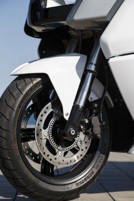 Der neue BMW C evolution bei der offiziellen Präsentation in Barcelona (BMW)