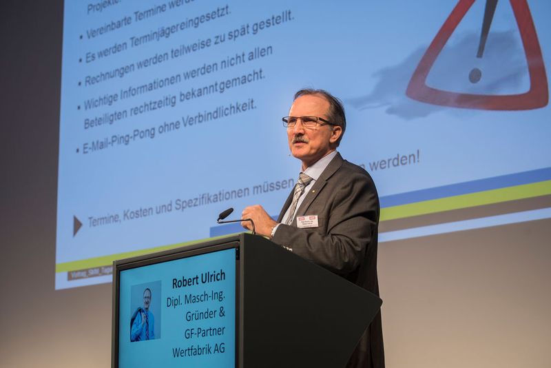 Dipl. Masch.-Ing. Robert Ulrich, Gründer und geschäftsführender Partner Wertfabrik AG zeigte die Potenziale von Lean Manufacturing auf. (Thomas Entzeroth)