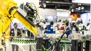 Antriebe, I/O-Module, Netzteile oder Frequenzumrichter sitzen direkt im Feld: Vor diesem Hintergrund gewinnt der MQ15-Steckverbinder an Bedeutung. (Bild: Murrelektronik)