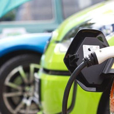 Das Privatkundeninteresse an E-Autos ist in 2026 deutlich gestiegen. Jetzt muss die Politik für die erforderlichen Rahmenbedingungen sorgen, so der ZDK. (Bild: KIT)