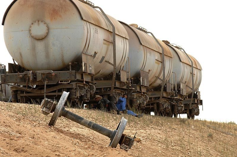 Derailed tanker cars - Also India's emergency response system needs to the prepared for accidents with hazardous goods, industry insiders say. (Picture: Wikimedia Commons)