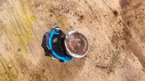 Beschädigte Batterie nach mechanischer Belastung: Solche Batterien können Brände auslösen und Recycling- sowie Verwertungsanlagen gefährden (Bild: Zare)