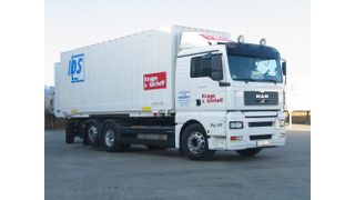 Für den Fenster- und Türenhersteller moderne bauelemente fahren jetzt die Lastwagen von Krage & Gerloff. (Archiv: Vogel Business Media)