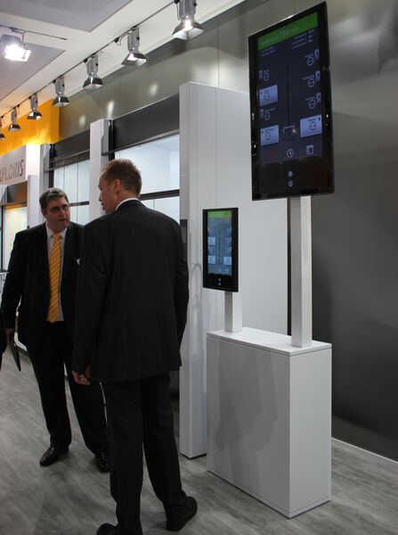 Innovativ: Exploris-Abzugselektronik bietet Steuerung und Kontrolle per Touchscreen. (Bild: LABORPRAXIS)