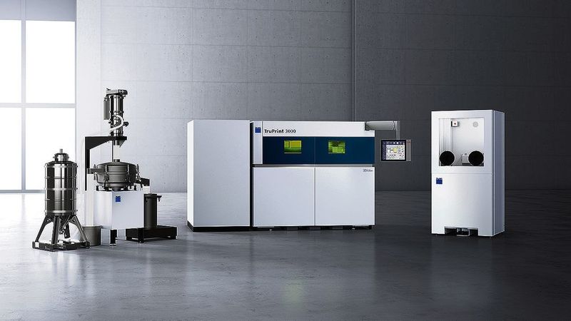 Mit der Truprint 3000 zeige Trumpf eine ganz auf die industriellen Belange abgestimmte Anlage zur additiven Fertigung von Metallteilen, die außerdem alle relevanten industrie-4.0-konformen Features biete. Hier mit umfangreicher Peripherie für das Teile- und Pulvermanagement dargestellt. (Trumpf)