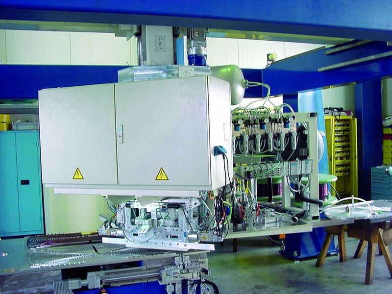 Bild 3: Verlegekopf an der Z-Achse des Roboters. Bilder: IPA (Archiv: Vogel Business Media)