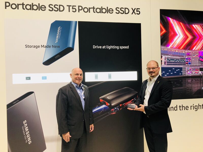 (l.) Frank Kalisch und Marcel Binder, Samsung, setzen auf Turbo T5 SSD X5.. (Bild: IT-BUSINESS)