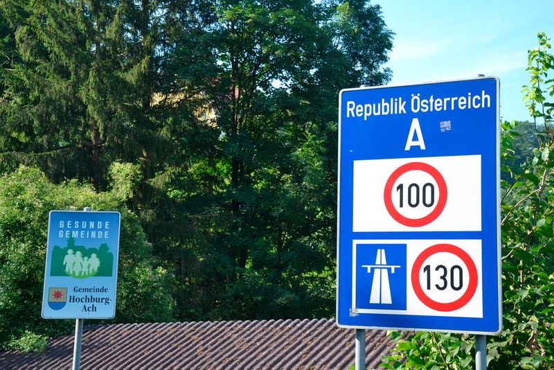 Weiter ging es ein kurzes Stück durch die Republik Österreich …  (Bild: Michel/»kfz-betrieb«)