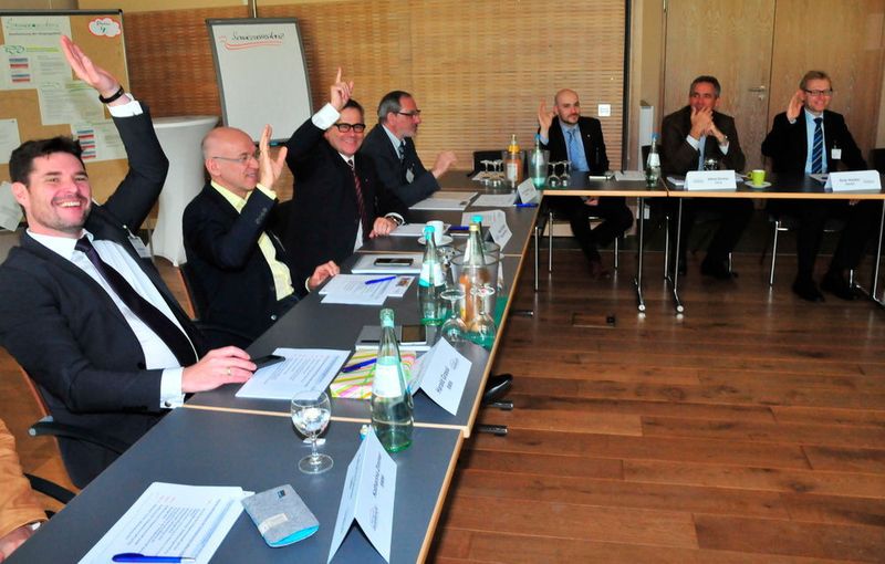 Dann kam es zur Abstimmung ... (Foto: Büttner/Redaktion »kfz-betrieb«)