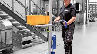 Ab sofort stattet Expresso sein mobiles Hebe- und Handhabungssystem Lift 2 Move mit neuen Lithium-Ionen-Akkus aus. (Expresso)