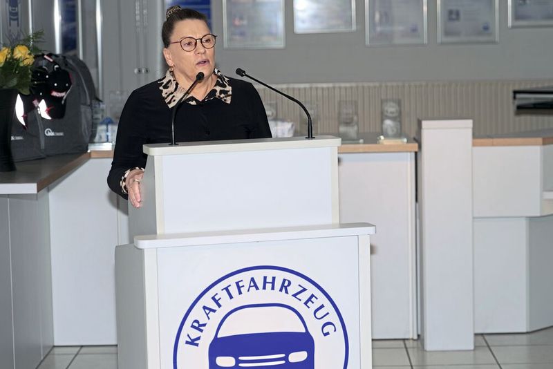 Gabriela Msuya, Geschäftsführerin der Kfz-Innung Dresden, dankte ihrem Team für die hervorragende Vorbereitung und Durchführung des Wettbewerbs. (Bild: Schmidt/autoFACHMANN)