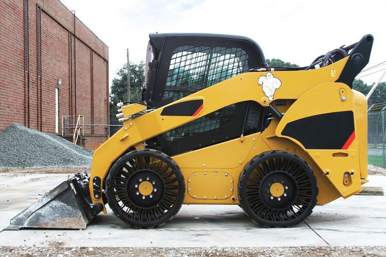 Bei Kleinbaggern ist der Tweel bereits im Einsatz. (Foto: Michelin)