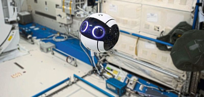 Nach Hause mit Fotos aus dem All an Bord: Bürstenlose Flachmotoren stabilisieren die Kamera-Drohne.(Bild:  Maxon)