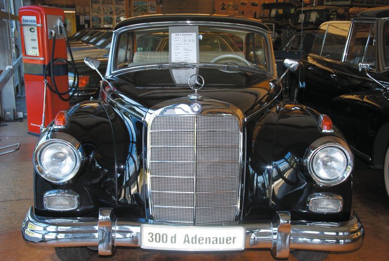 20 Oldtimer gehören der Familie Oppel. Darunter ein wahrer Schatz: die Staatskarosse von Konrad Adenauer. (Archiv: Vogel Business Media)