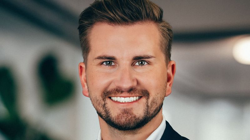 Die Kooperation mit Stellantis Italia ist für Bezahl.de die erste Kooperation mit einem Hersteller im Direktvertrieb. Für Geschäftsführer Lasse Diener ist dies der erste Schritt in Richtung Internationalisierung.(Bild:  www.julianhuke.com)