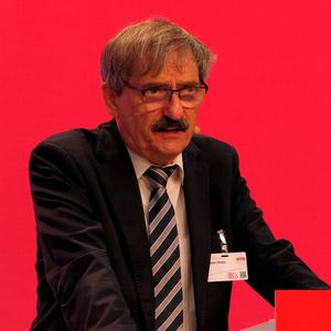 Ministrialdirektor Guido Zielke, Leiter der Abteilung Straßenverkehr im BMDV, übermittelte Grußworte aus der Politik. (Bild:  Wenz | VCG)