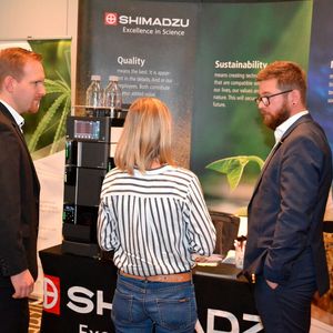 ... und einer begleitenden Ausstellung über neueste Trends und Entwicklungen rund um die HPLC zu informieren.(Ottleben / LABORPRAXIS)