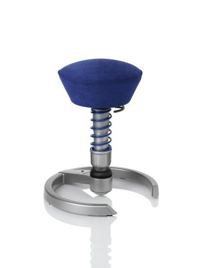 Josef Glöckl, der mit dem von ihm entwickelten 3D-Aktiv Sitz swopper 1996 eine Sitz-Revolution auslöste, bleibt mit diesen Aktionen seinem Ziel treu, mehr Bewegung in den (Büro-)Alltag und speziell ins Sitzen zu bringen. Heute ist der swopper der Klassiker unter den Bewegungs-Sitzmöbeln und nach wie vor unerreicht in seiner ergonomischen Qualität, seiner Beweglichkeit und im hohen Spaßfaktor, den das Swoppen sofort spürbar bietet.  (Bild: swopper)