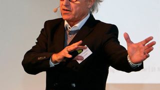 Berater Reinhold Thalhofer führte mit praxisnahen Vorträgen durch die Veranstaltung. (Foto: Dialogmanufaktur)