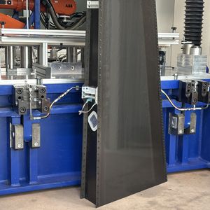 Demonstrator eines Ruderteils mit thermoplastischen Sandwichschalen vor der Prüfung im multiaxialen Prüfstand im DTU Structural Lab an der Technischen Universität Dänemark. (Bild: Fraunhofer IMWS)