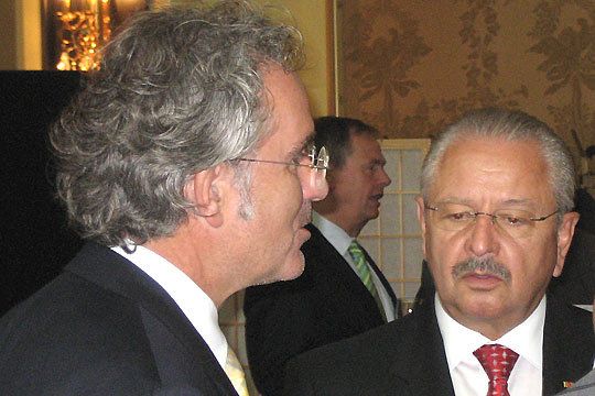 Tauschten sich über die neuesten Entwicklungen aus: Burkhard Weller, Geschäftsführer Weller-Gruppe, und Jürgen Karpinski, Präsident LV Hessen. (Archiv: Vogel Business Media)