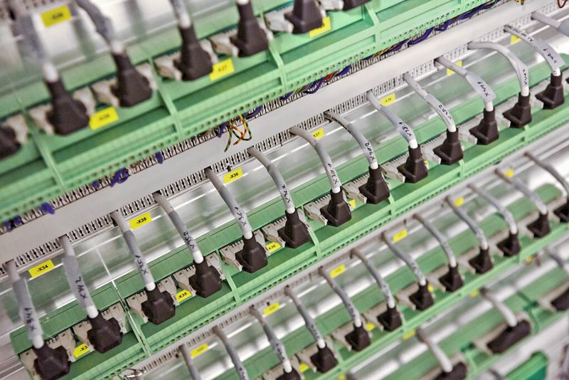 Durch die Beschriftung von 1 bis 20 werden die VIP-Module so angeschlossen, als würde die I/O-Baugruppe direkt verdrahtet; die umspritzten Steckverbinder erweisen sich zudem als sehr robust. (Bild: Phoenix Contact)