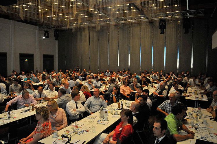 Gut besucht war die Versammlung der Innung Niederbayern in der Stadthalle von Dingolfing. (Foto: Zietz)
